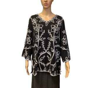 Dress Barn Black and White Floral Tunic